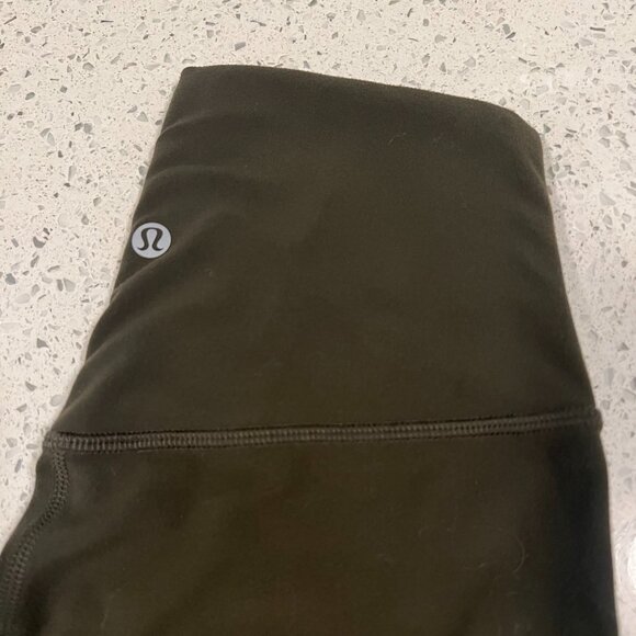 LULULEMON "In Movement" High-Rise Crop Everlux 19" or 25" | Sz 4 | Dark Olive - Picture 9 of 9